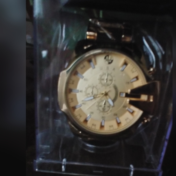 Gold Watch - Picture 2 of 8